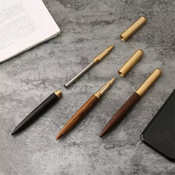 Ручка из дерева для письма